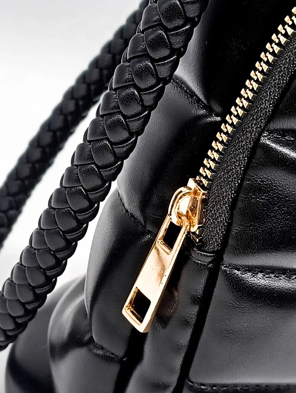 New WanderFull Black HydroBag® Luxury Vegan Leather ~ Oprah Faves 2026